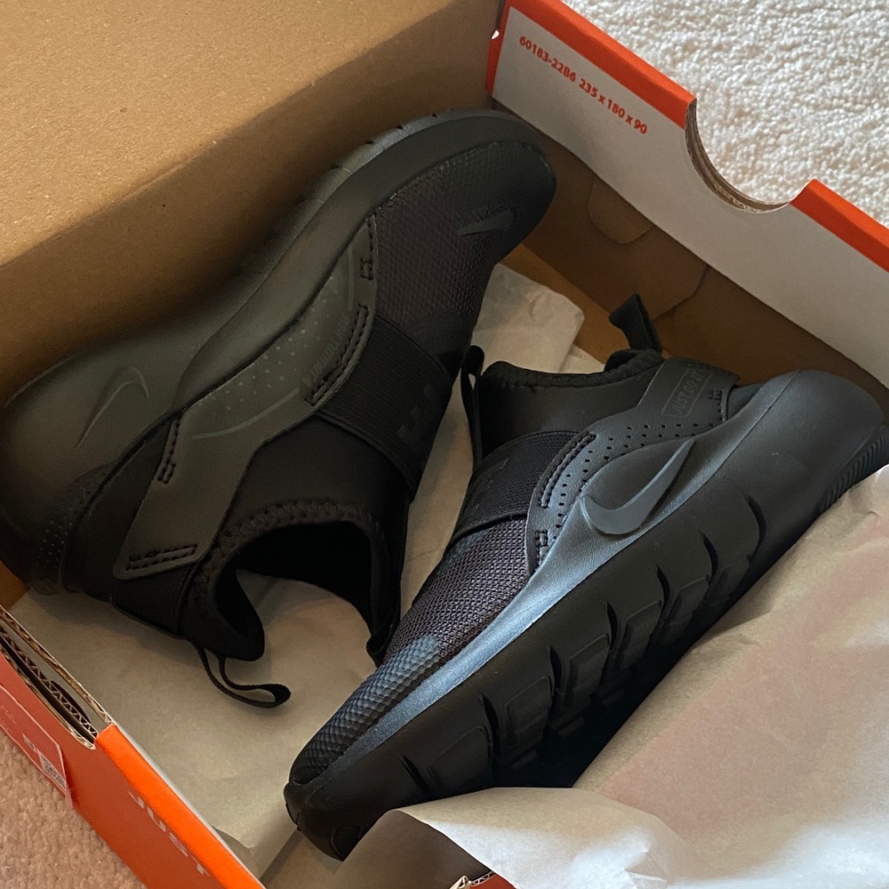 Nike Men's Black Slip-On Sneakers